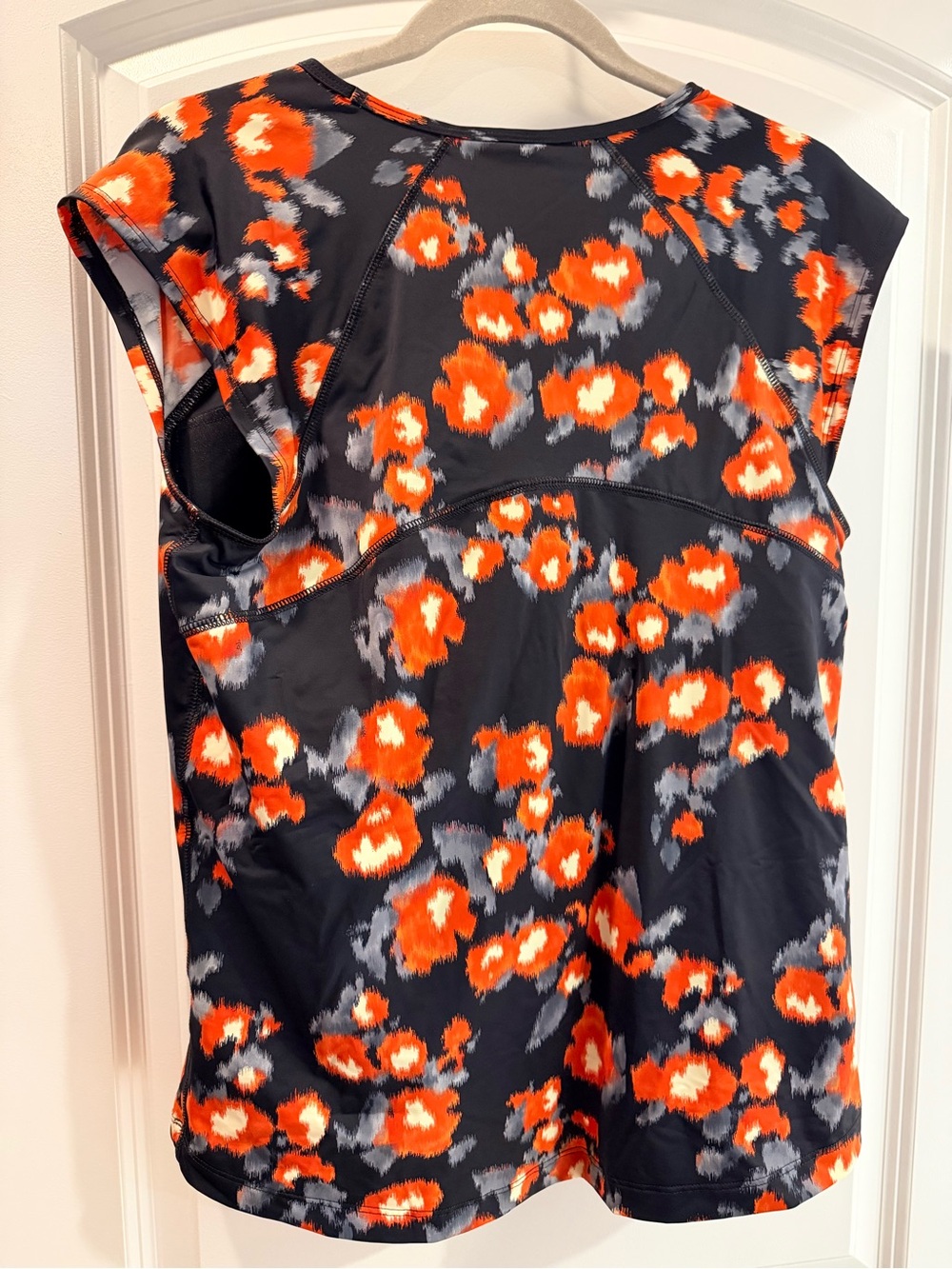LIKE NEW! Duluth Trading Co Black Floral Cap-Sleeve Swim top w/bra Sz 14 - Picture 3 of 6